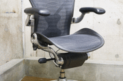 アーロンチェア　神奈川県内配送いたします Herman Miller】アーロンチェア ポスチャーフィットフル装備 Bサイズ