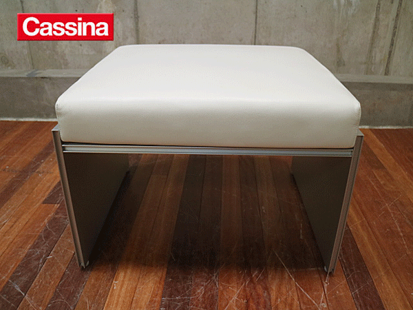 Cassina トライアングル スツール TRIANGLE（トライアングル スツール）Karakter | カッシーナ