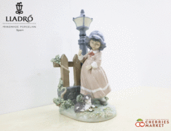 【LLADRO】リヤドロ 陶器人形 ポーセリン 少女 秋のお掃除 Fall Clean UP フィギュリン オブジェ 5286 出張買取 東京都品川区