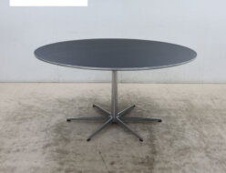 【Fritz Hansen】 フリッツ・ハンセン A826 円テーブル CIRCULAR ダイニングテーブル 6スターベース アルネ・ヤコブセン出張買取 東京都目黒区
